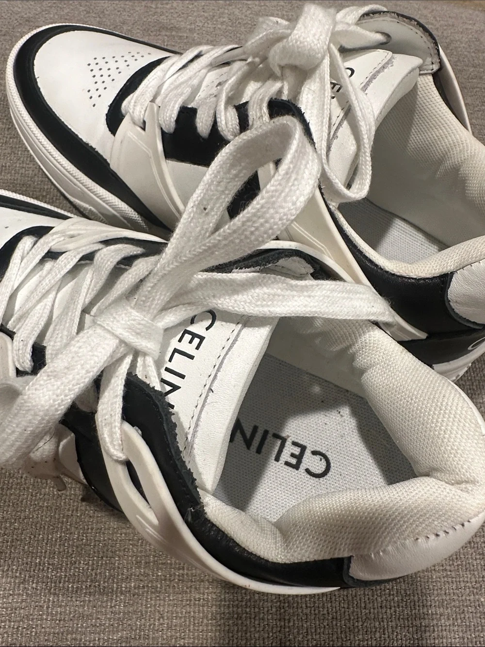 Clearance Classic Sneakers in White and Black size 36